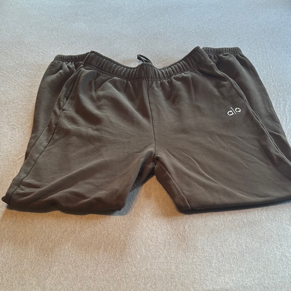 ALO Yoga women’s sweatpants